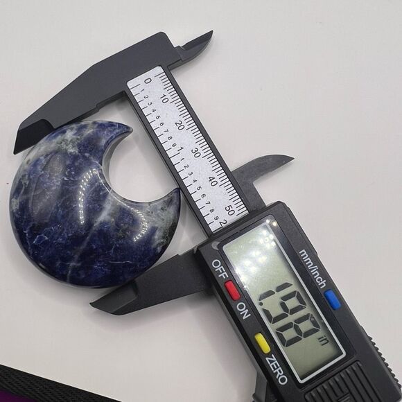 Sodalite Crystal Moon Carving‎ (#12) - Picture 8 of 9